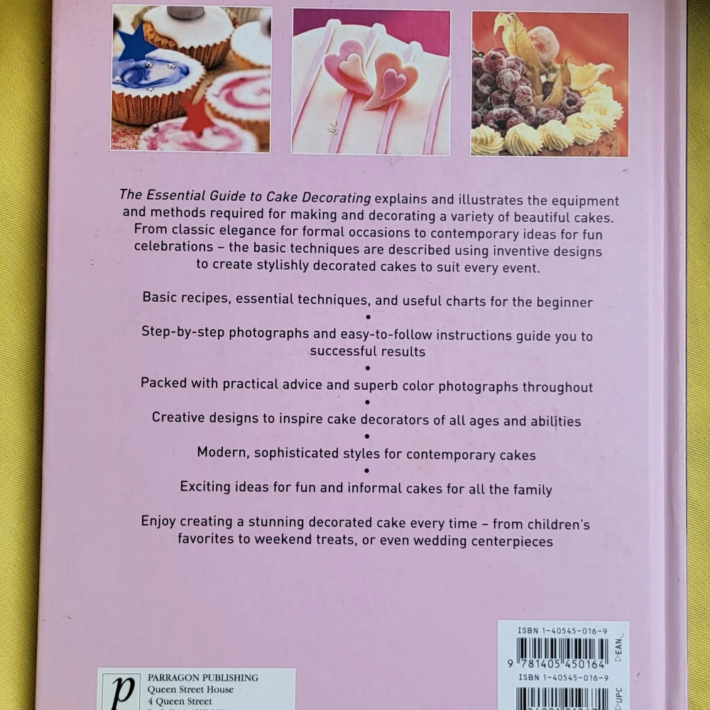 Essential Guide to Cake Decorating Book
